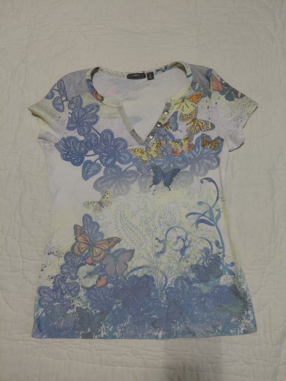 Apt. 9 White Short Sleeve V-Neck Tee with Blue Floral & Gold Butterfly Accents